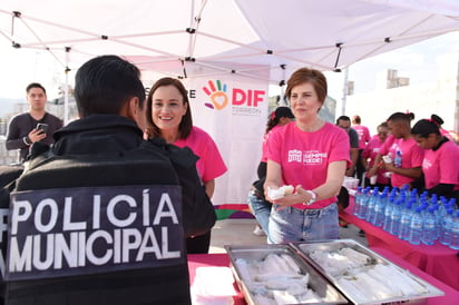 Policías municipales de Torreón conmemoran con evento el mes de la prevención contra el cáncer de mama.