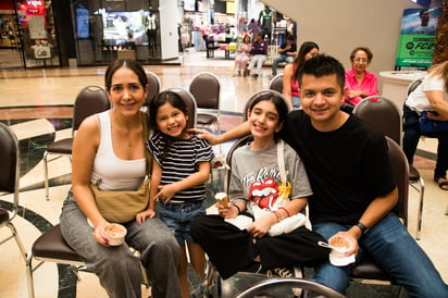 Laura Valtierra, Marilú, Ana Lu y Luis Zúñiga.