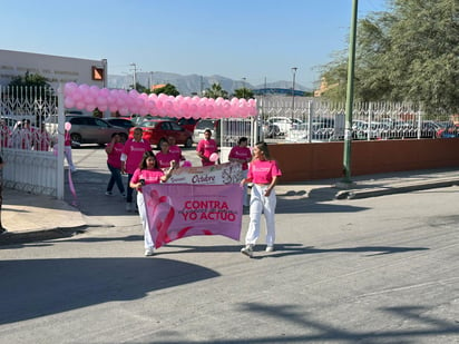 Personal de la clínica del Magisterio durante el Día Mundial de la Lucha contra el Cáncer de Mama (EL SIGLO DE TORREÓN)