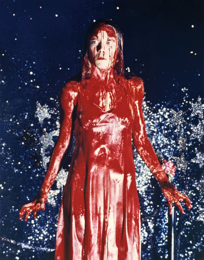 La actriz Sissy Spacek interpreta a Carrie White en la adaptación de la novela Carrie para la gran pantalla, en 1976.