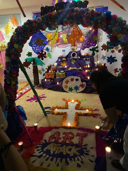 Ofrenda en honor a Rui Torres, presentador de Art Attack (EL SIGLO DE TORREÓN)