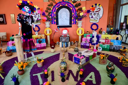 Altar en honor de Ernestina Gamboa Almeida, quien fuera directora de la Casa de la Cultura de Gómez Palacio (EL SIGLO DE TORREÓN)