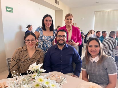 Lyzeth Lara, Georgina Palacios, Adriana Cordova, Marco Antonio Alcantar y Dolores Cervantes.