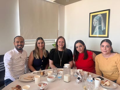 Martín Díaz, María Fernanda Romero, Pamela Ochoa, Soraya Martínez y Karina Saldívar.