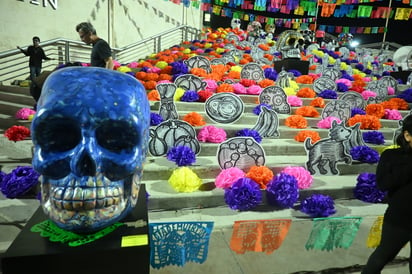 Altar de Muertos en Plaza Mayor (EL SIGLO DE TORREÓN/RAMÓN SOTOMAYOR)