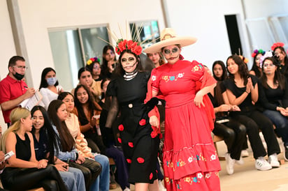 Hermosas catrinas participaron en el evento (EL SIGLO DE TORREÓN / ENRIQUE TERRAZAS)
