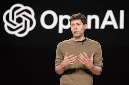 Sam Altman, CEO de OpenAI, fue despedido temporalmente de la compañía por comprometer los procesos de seguridad de la empresa. Imagen: AFP/ Jason Redmond