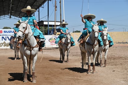 Charreada de la Familia en Gómez Palacio.