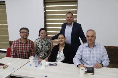 Ramiro Navarro, Gisella Nava, Gloria Franco, Julio Cesar Palomaress y Jesús Prado (EL SIGLO DE TORREÓN / ENRIQUE CASTRUITA)