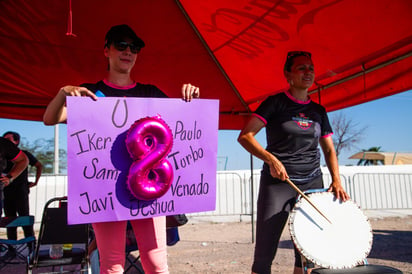 El apoyo para los pequeños por parte de sus familias
estuvo presente poniéndole color a las gradas.