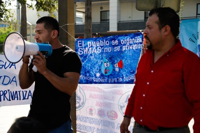 Ciudadanos se manifiestan ante la privatización de Simas (EL SIGLO DE TORREÓN)