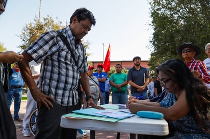 Ciudadanos se manifiestan ante la privatización de Simas (EL SIGLO DE TORREÓN)