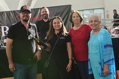 Enrique López, Regina Verástegui, Francisco Verástegui, Danna Muscutt y Rita Sánchez (EL SIGLO DE TORREÓN)
