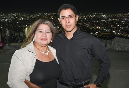 Martha Fortín y Pbro. Alejandro Luján, procedentes de Austin, TX (EL SIGLO DE TORREÓN/RAMÓN SOTOMAYOR)