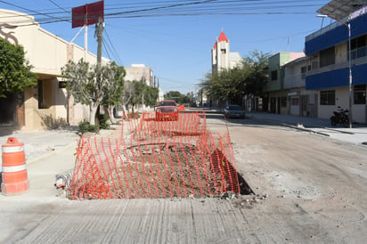 Riesgo. Sectores que aún no están pavimentados cuentan con redes de protección para evitar riesgos a la ciudadanía.