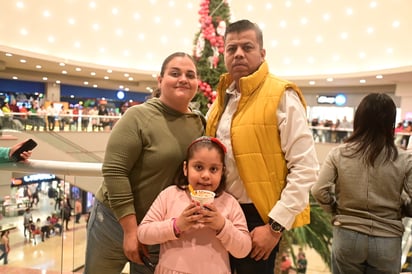 Mariana García, Ana Paula e Isaías Arciniega (EL SIGLO DE TORREÓN)