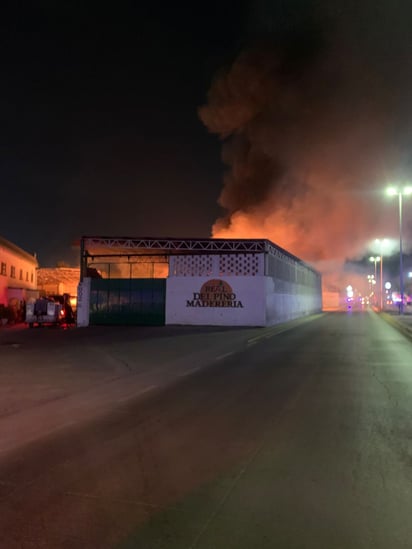 Incendio en maderería de Gómez Palacio (EL SIGLO DE TORREÓN)