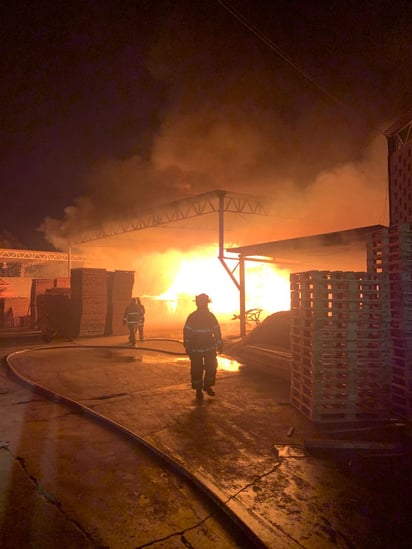 Incendio en maderería de Gómez Palacio (EL SIGLO DE TORREÓN)