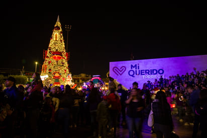 Momento familiar. Miles de familias disfrutaron del espíritu y las festividades navideñas.