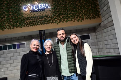 Elizabeth Zorrilla, Elsa y Juan W, y Andrea Espejo (EL SIGLO DE TORREÓN)