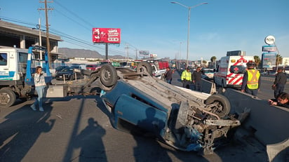 Volcadura en Saltillo (EL SIGLO DE TORREÓN)