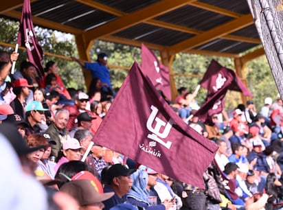 Se registró una magnífica asistencia de aficionados al Rey de los Deportes, en el recinto del Pueblo Mágico coahuilense.