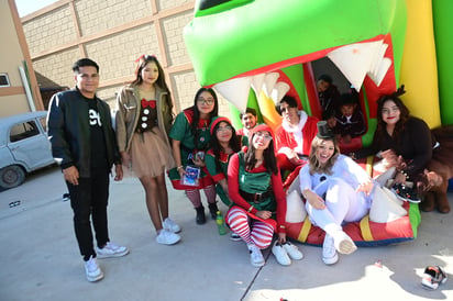 Grupo 4 A de la Licenciatura en Ciencias de la Educación (EL SIGLO DE TORREÓN)