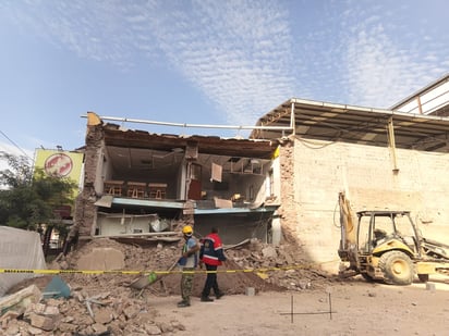 Derrumbe de barda en escuela de Lerdo (EL SIGLO DE TORREÓN)