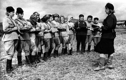 Aviadoras del 46 Regimiento de Bombarderos Nocturnos, conocidas como las Brujas Nocturnas, en 1943. 