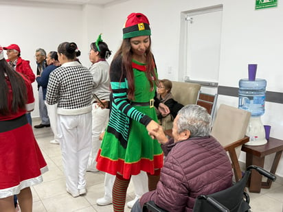 Navidad en el Club de los Abuelos por el DIF Torreón.