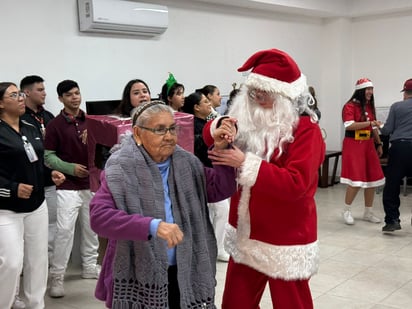 Navidad en el Club de los Abuelos por el DIF Torreón.