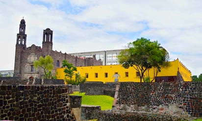 El antiguo Colegio de la Santa Cruz de Tlatelolco, hoy parte de un complejo histórico. Foto: Alejandro Linares Garcia en Wikimedia Commons.