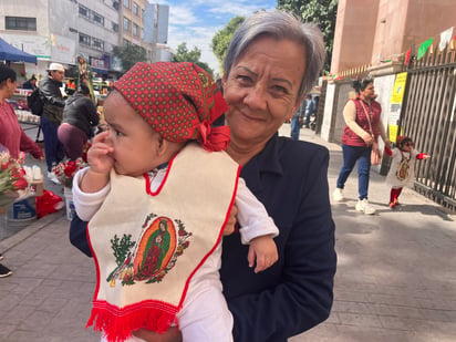 Pequeños acuden con sus familias a celebrar a la Virgen de Guadalupe este jueves 12 de diciembre (EL SIGLO DE TORREÓN)