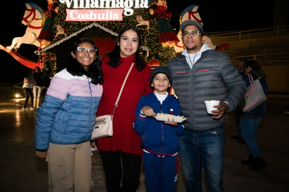 Moraima González, Tania Gaytán, Thiago e Iván González (EL SIGLO DE TORREÓN / ENRIQUE CASTRUITA)
