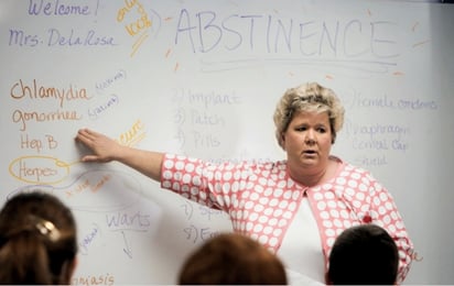 Se prevé que la educación sexual sufra retrocesos en la próxima administración estadounidense. Foto: AP/ Andy Sawyer