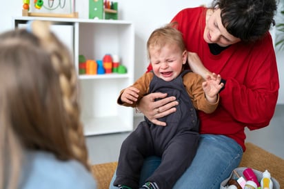 Para que los padres apliquen una crianza respetuosa es fundamental que desarrollen una gran empatía hacia sus hijos. Foto: Freepik