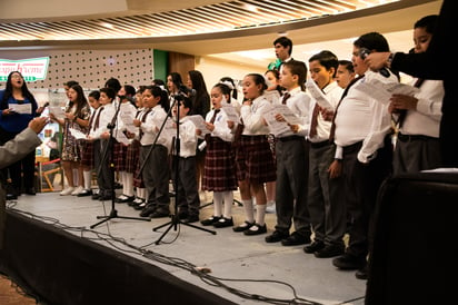 Los niños encantaron a los asistentes con su presentación (EL SIGLO DE TORREÓN / ENRIQUE CASTRUITA)

