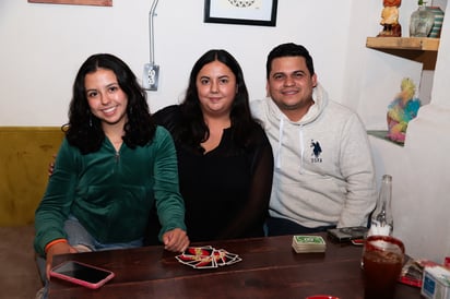 Cristina Flores, Sandra Flores y Juan Carlos Vázquez (EL SIGLO DE TORREÓN / ENRIQUE CASTRUITA)
