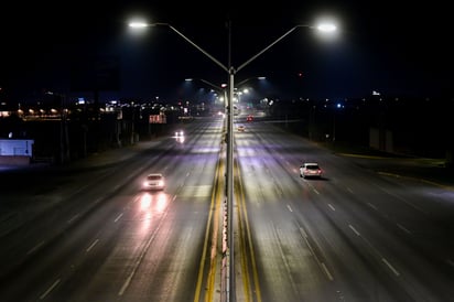 Vialidades casi vacías. La noche de ayer 25 de diciembre las principales vialidades de la ciudad de Torreón lucieron casi vacías, pues los laguneros decidieron permanecer en sus hogares junto a sus familias para disfrutar las fiestas.