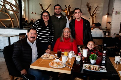 Familia Fernández Esquivel (EL SIGLO DE TORREÓN / ENRIQUE CASTRUITA)
