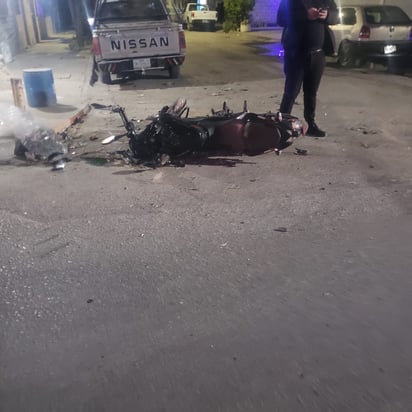 Accidente entre taxista y motociclista en Gómez Palacio.