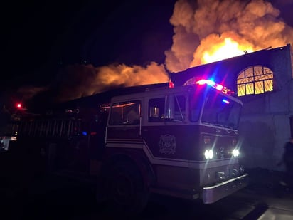 Incendio en fabrica de muebles en San Pedro.