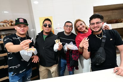 Pondrán tamales. A Kevin y Uriel les salieron los tradicionales muñequitos del Niño Dios.