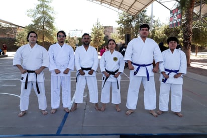 En el ámbito deportivo, ofrece disciplinas como karate.