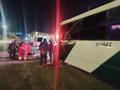 Accidente entre autobús y motocicleta en Gómez Palacio.