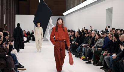 Colección otoño-invierno 2025-2026 por Issey Miyake Fashion House en Paris Fashion Week. Foto: EFE