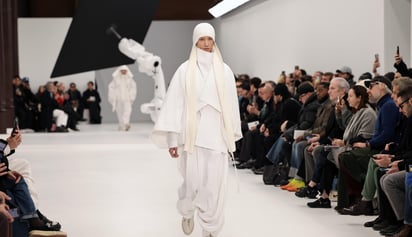 Colección otoño-invierno 2025-2026 por Issey Miyake Fashion House en Paris Fashion Week. Foto: EFE