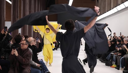 Colección otoño-invierno 2025-2026 por Issey Miyake Fashion House en Paris Fashion Week. Foto: EFE