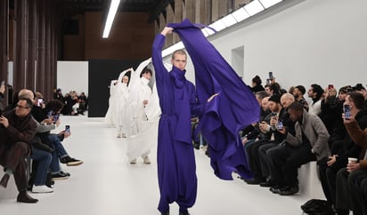 Colección otoño-invierno 2025-2026 por Issey Miyake Fashion House en Paris Fashion Week. Foto: EFE