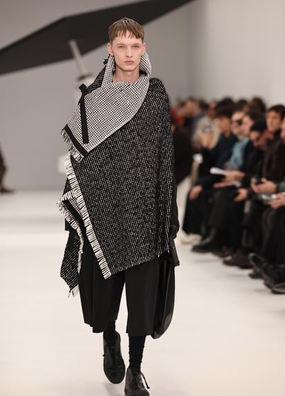 Colección otoño-invierno 2025-2026 por Issey Miyake Fashion House en Paris Fashion Week. Foto: EFE